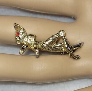 Vtg Goldtone Grasshopper Insect Bug Pin Brooch Red Rhinestone Eye Jewelry 1.5"